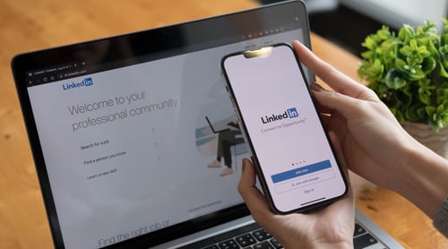 Content marketing examples using LinkedIn for professional networking and brand visibility.
